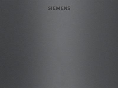 Detalle de un acabado en acero negro en un frigorífico Siemens